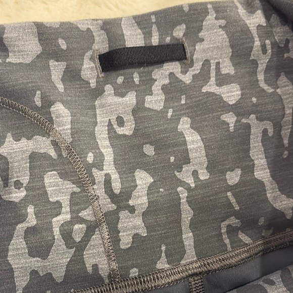 Lululemon athletica grey mix Patterned crop/tapered cur Leggings size 6 women’s - Picture 12 of 16